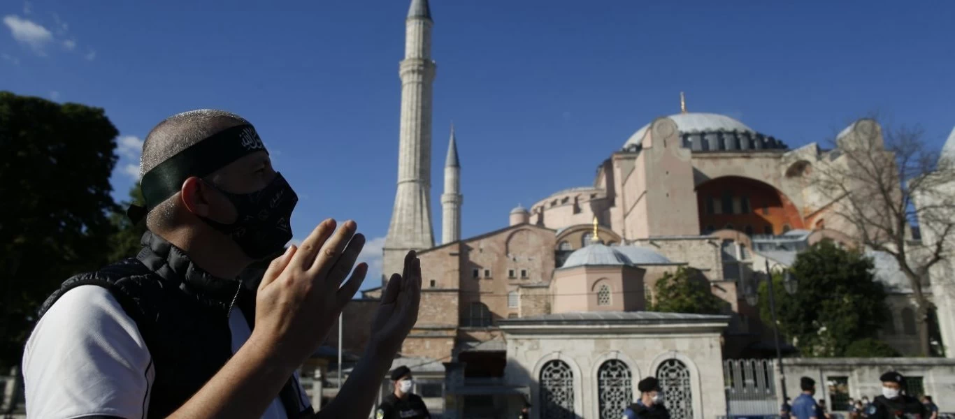 «Βόμβα» από Τούρκο υπεύθυνο υγείας: «Χιλιάδες μολύνθηκαν από κορωνοϊό μετά την μετατροπή της Αγίας Σοφίας σε τζαμί»